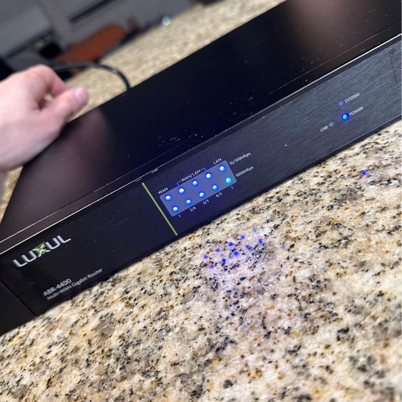 Luxul XBR-4400 Commercial Grade Multi-WAN Gigabit Router - Picture 5 of 7
